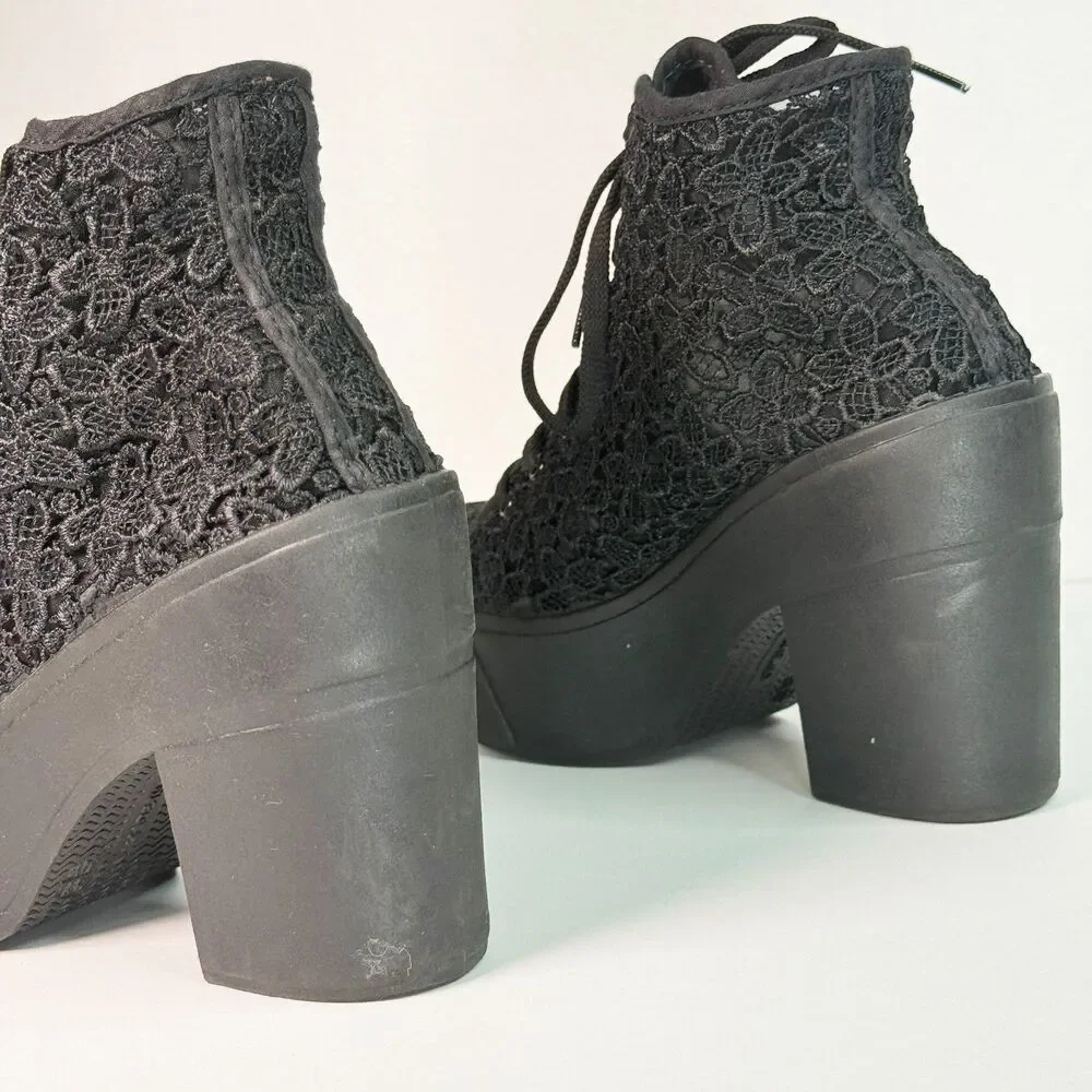 Y2K | Bakers | Chunky Platform Sneaker Booties | Black Lace Flora | Sz 6.5